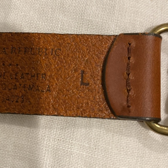 Banana Republic leather belts size Large and in greatcondition PRICE IS FOR BOTH - Picture 6 of 7
